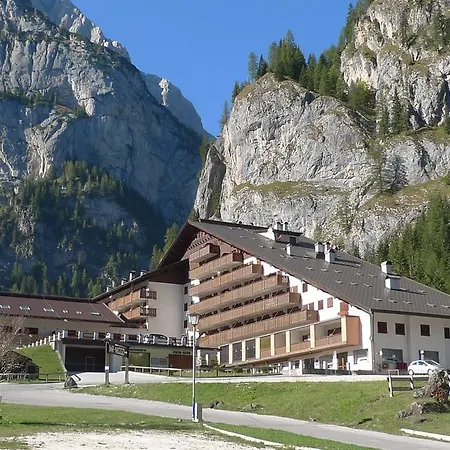 Dolomitissime Holiday Homes Marmolada Apartment *